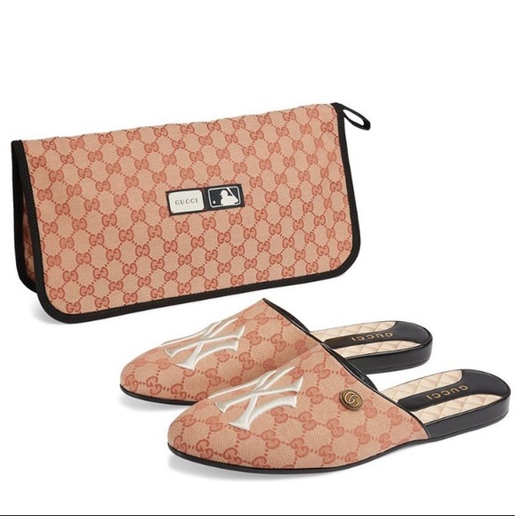 GUCCI X MLB NY YANKEES MONOGRAM SLIPPERS - Picture 2 of 8